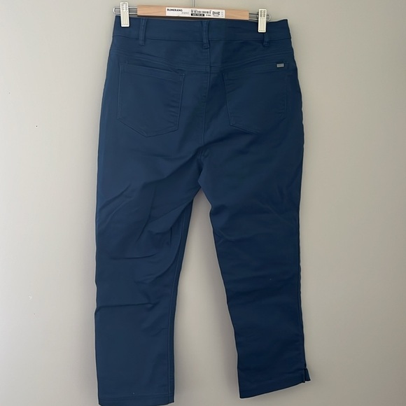 Up! Crop Women's Pants - Picture 2 of 4